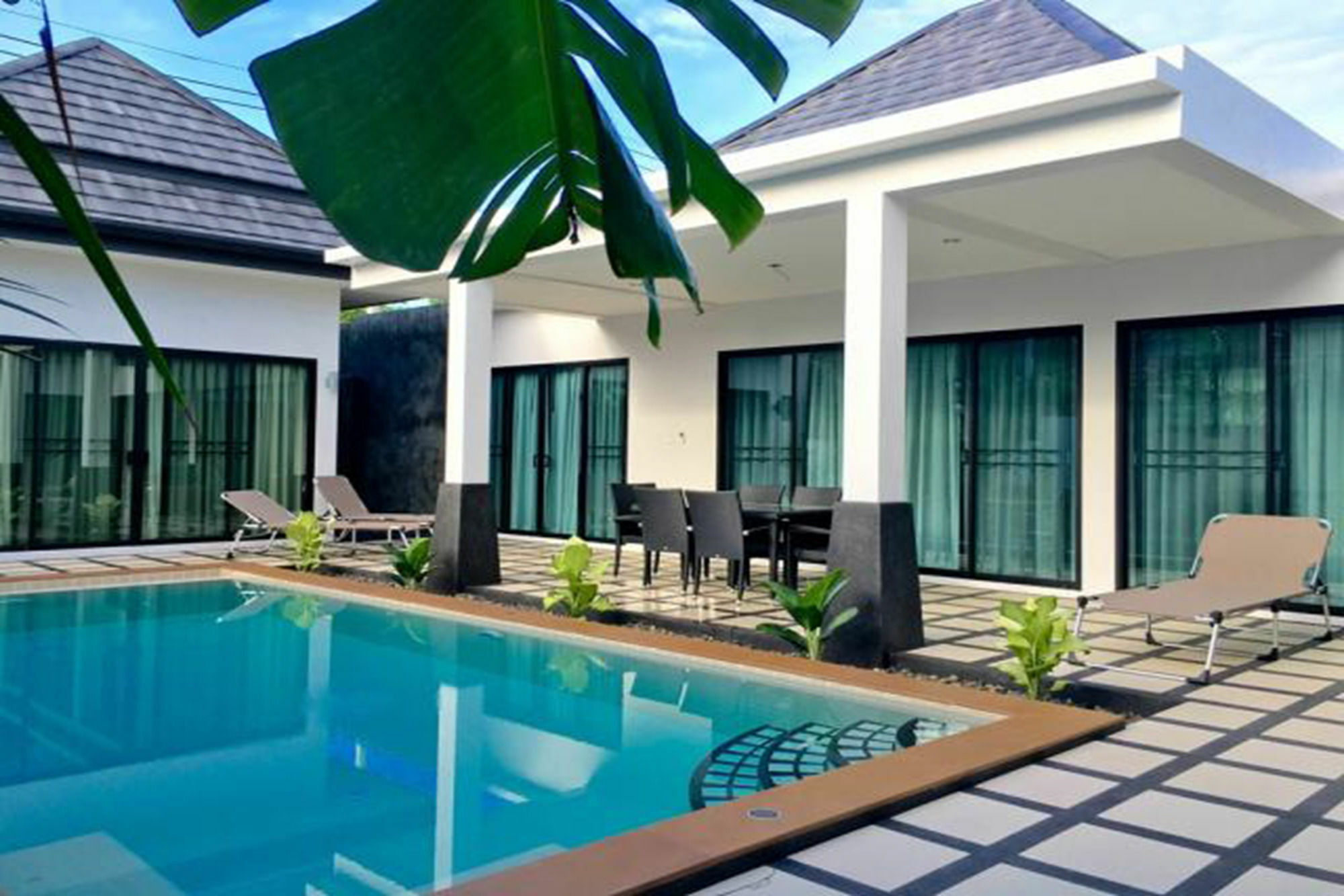Clos Vougeot Villa By G Estate Rawai Exterior photo